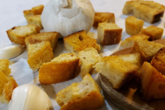 Garlic-Butter-Croutons